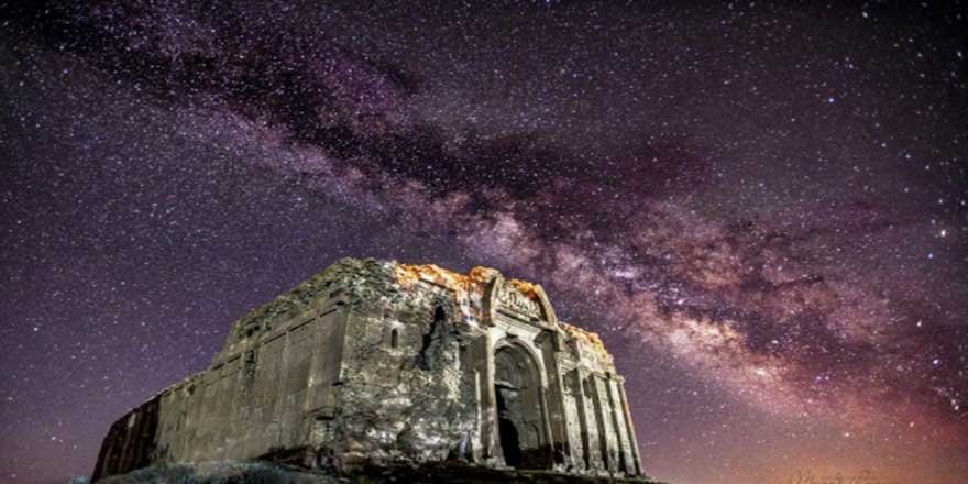 Bin 700 yıllık kilise, ilk kez gece fotoğraflandı