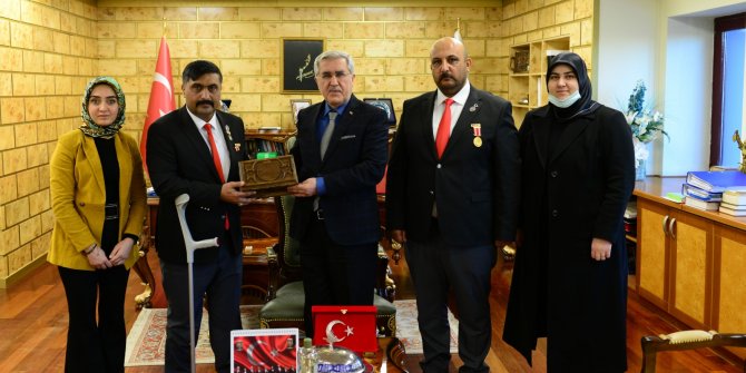 KSÜ Rektörü Prof. Dr. Niyazi Can, Harp Malulü Gaziler, Şehit Dul ve Yetimleri Derneği Kahramanmaraş Şubesi yönetimini kabul etti