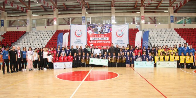Kahramanmaraş'ta Hentbol Küçük Kadınlar Türkiye Şampiyonası tamamlandı