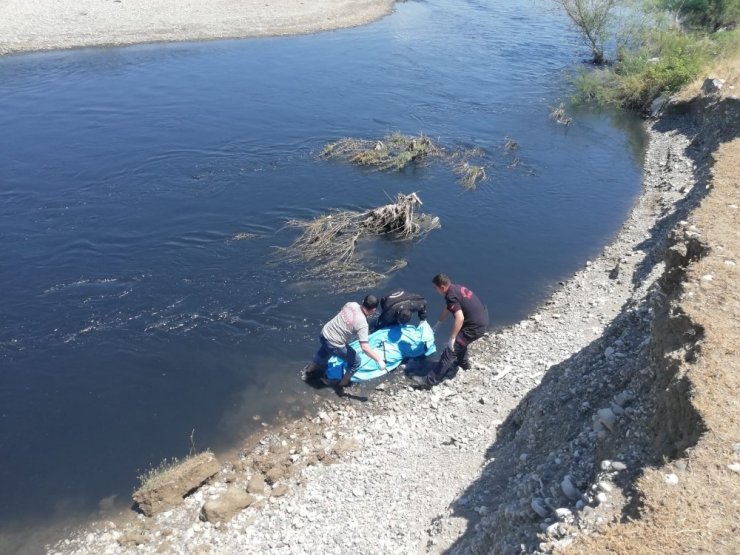 Aksu Çay’ından geçmek isteyen genç kız boğuldu