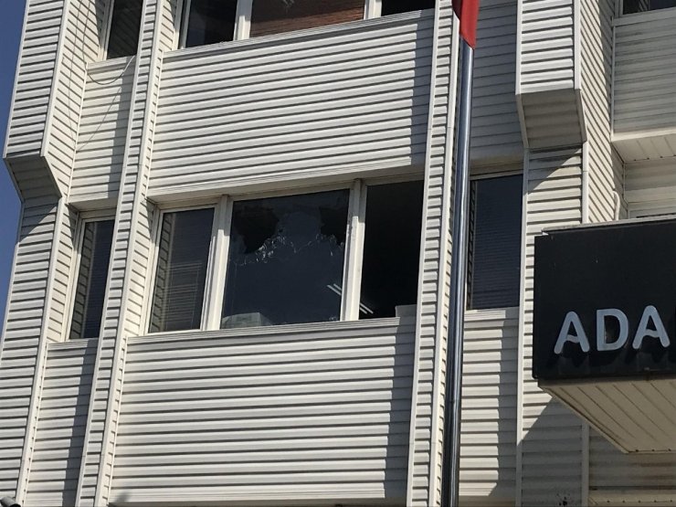 Adalar Belediye binasına pompalı saldırı