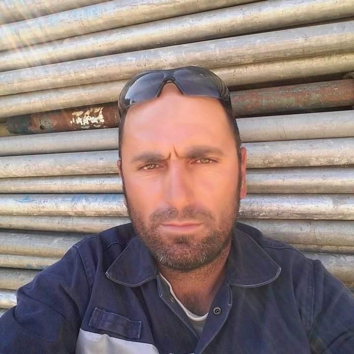 Devrilen traktördeki tüfek ateş aldı, sürücü öldü