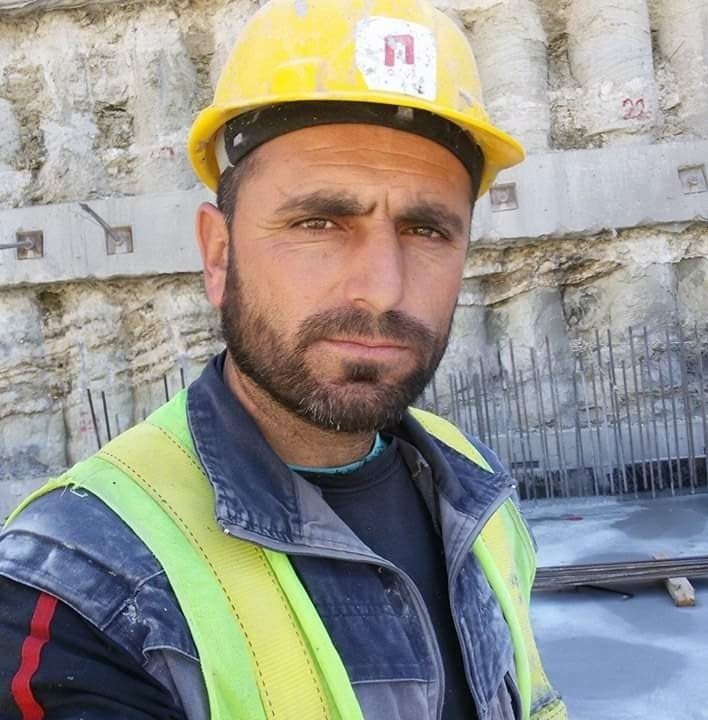 Devrilen traktördeki tüfek ateş aldı, sürücü öldü