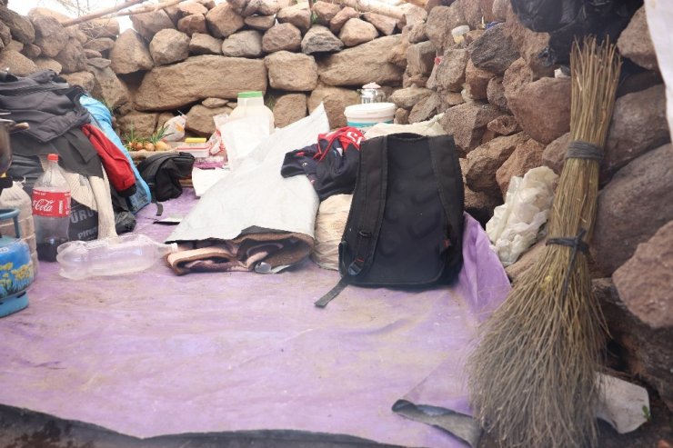 Çiftçiler bin bir zorlukla üretmeye devam ediyorlar