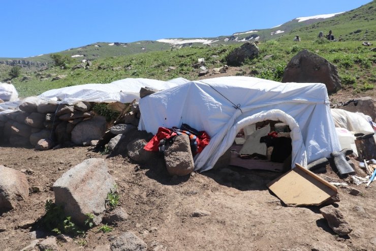 Çiftçiler bin bir zorlukla üretmeye devam ediyorlar