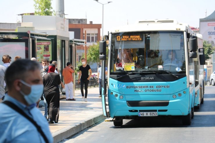 Kahramanmaraşlılar maskesiz sokağa çıkmıyor