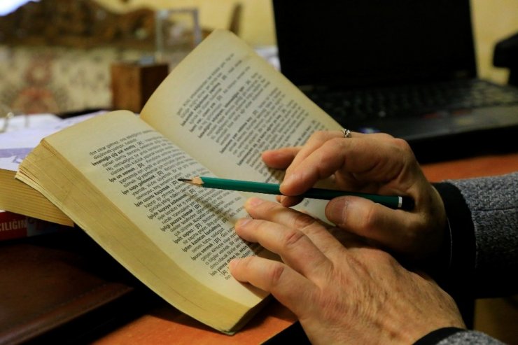 60 yaşında eğitim aşkı, son 20 yılda 7 üniversite bitirdi