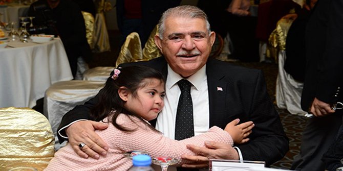 21-mart-dunya-down-sendromu-farkindalik-gunu-dolayisiyla-kutlama-mesaji-yayimlayan-onikisubat-belediye-baskani-hanefi-mahcicek-kocaman-yureklerinde-tasidiklari-sonsuz-sevgileri-ile-bizlerin-hayatina-tarif-edileme.jpeg