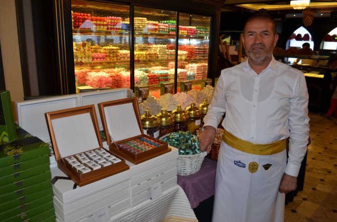 30-bin-metrekare-kapali-alanda-uretilen-birbirinden-farkli-seker-cikolata-ve-lokumlar-bayram-oncesi-kervan-pastanelerinde-vatandaslarin-damak-tadina-sunuldu-001.jpeg