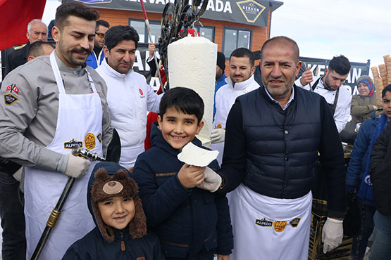 81-ilin-81-okuluna-maras-dondurmasi3.jpg