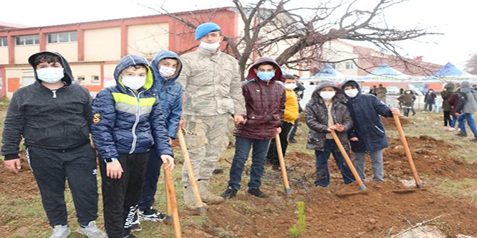 afsin’de-komandolar-fidan-dikti.jpg