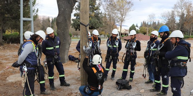 akedas-calisanlarina-calisma-egitimi-veriyor.jpg