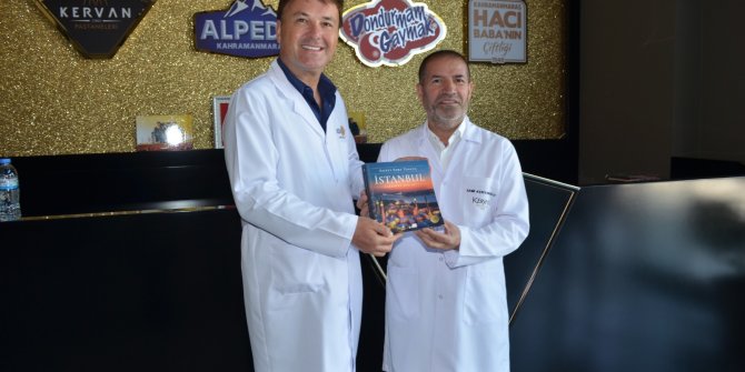 alpedo-kervan-lezzet-grubu-yonetim-kurulu-baskani-sami-kervancioglu-ayricalikli-rotalar-programi-cekimi-icin-kahramanmarasa-gelen-tarihci-seyahat-yazari-profesyonel-rehber-ve-program-sunucusu-saffet-emre-t.jpeg