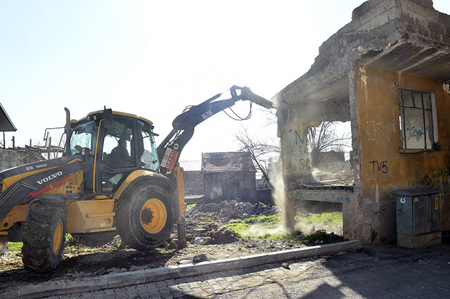 bakan-soylu-talimat-verdi,-metruk-binalar-yikildi1.jpg