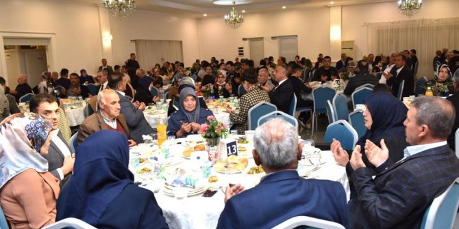 baskan-okumus-sehit-ve-gazi-aileleriyle-iftarda-bir-araya-geldi.jpg
