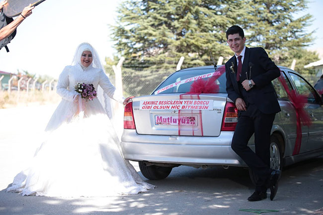 besicinin-derdi,-gelin-arabasi-yazisi-oldu2.jpg