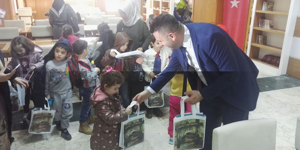 buyuksehir’den-miniklere-kutuphane-tanitimi1.jpg