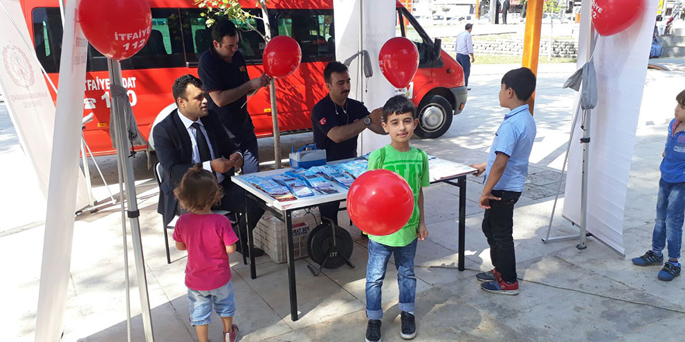 buyuksehir-itfaiyesi-farkindalik-egitimlerini-sahada-yogunlastirdi1.jpg