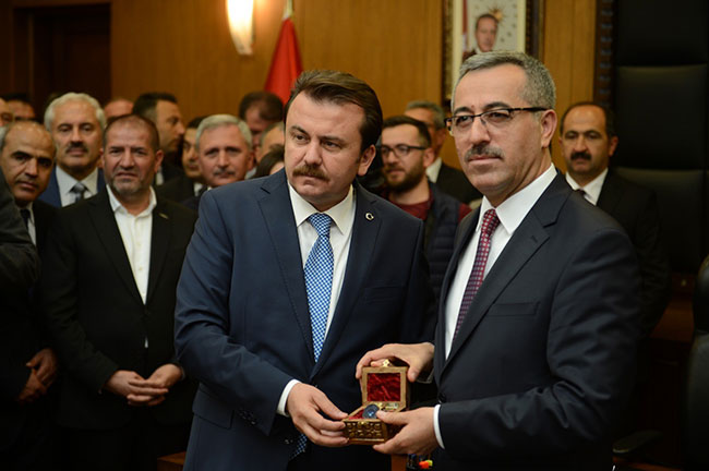 buyuksehirde-devir-teslim-toreni-yapildi!-baskan-gungor-gorevi-devraldi.jpg