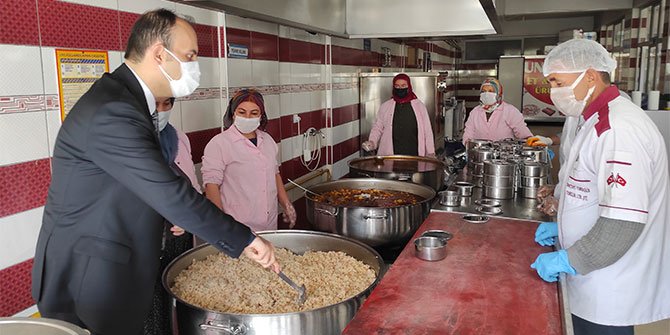 caglayancerit-asevi’nden-450-ihtiyac-sahibine-sicak-yemek-(2).jpg