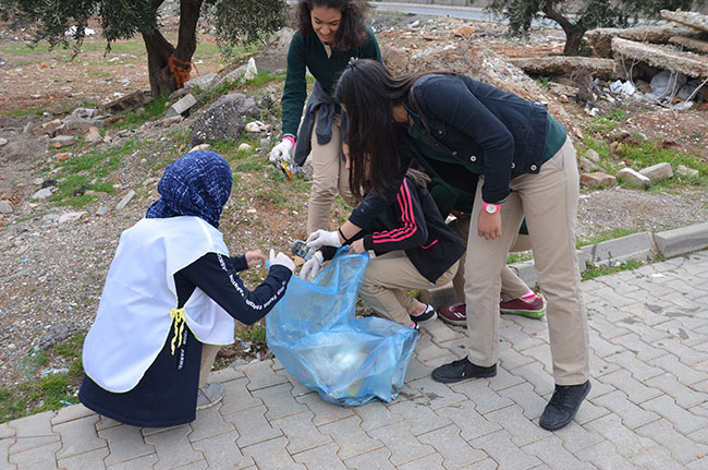 cocuklar,-okullarini-ve-cevresini-temizledi2.jpg