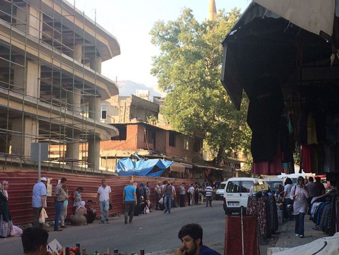 dere-pazarindaki-duragin-can-guvenligi-yok1.jpg dere-pazarindaki-duragin-can-guvenligi-yok1.jpg