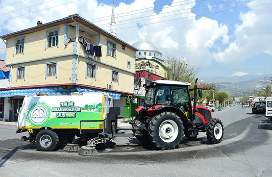 dulkadiroglu’nda-cadde-ve-sokaklara-ozel-dezenfekte1.jpg