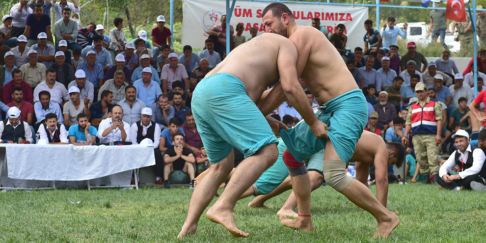 dulkadiroglu’ndan-bertiz’de-gorkemli-gures-festivali2.jpg