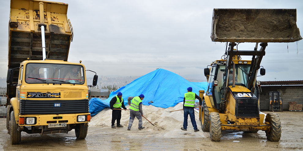 dulkadiroglu-belediyesi-karla-mucadele-tedbirlerini-artirdi1.jpg