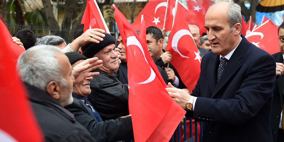 dulkadiroglu-belediyesinden-12-subat’ta-12-bin-turk-bayragi.jpg