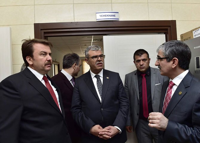 e1-016.jpg e1-016.jpg