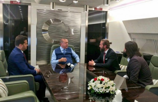 erdoganin-ucaginda-surpriz-misafirler-105172.jpg