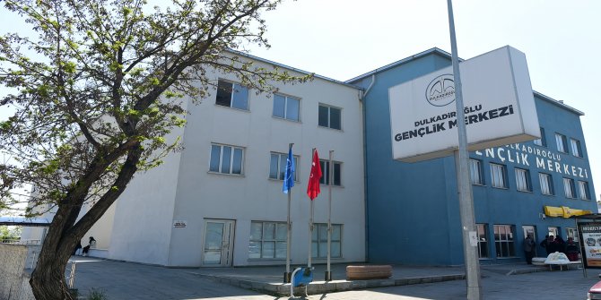 genclerin-egitimine-sosyal-ve-sportif-aktivitelerine-katki-saglamayi-hedefleyen-dulkadiroglu-genclik-merkezinde-baslatilan-kurslar-devam-ediyor.jpg