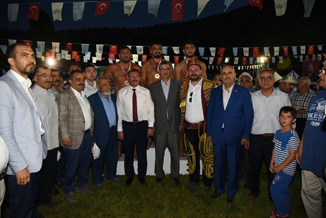 goksun-karakucak-gures-festivaline-rekor-katilim5.jpg