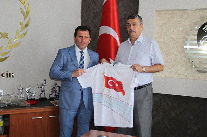 guvenc-sporcu-genclerle-bir-araya-geldi2.jpg guvenc-sporcu-genclerle-bir-araya-geldi2.jpg