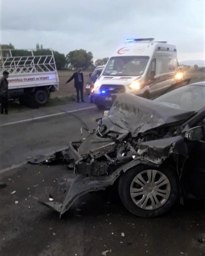kahramanmaras’ta-otomobil-ile-kamyonet-carpisti-3-yarali.jpg