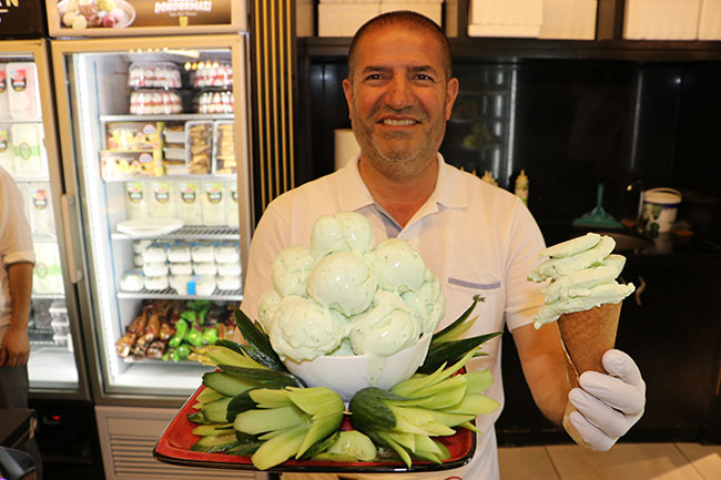kahramanmaras’ta-salatalikli-dondurma-uretildi2.jpg