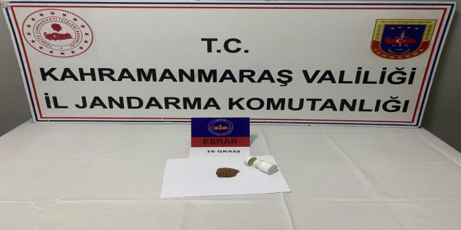 kahramanmarasin-dulkadiroglu-ilcesinde-jandarma-ekipleri-tarafindan-yapilan-kontrolde-ruhsatsiz-tabanca-ile-uyusturucu-madde-ele-gecirdi.jpg