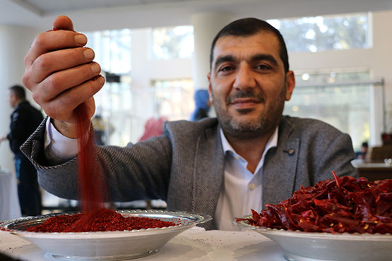 kahramanmarasta-biber-yeme-yarismasi2.jpg