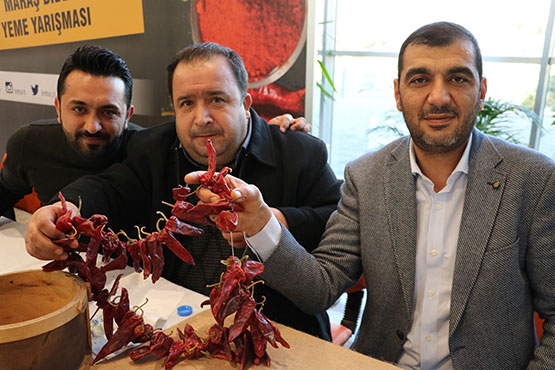 kahramanmarasta-biber-yeme-yarismasi4.jpg