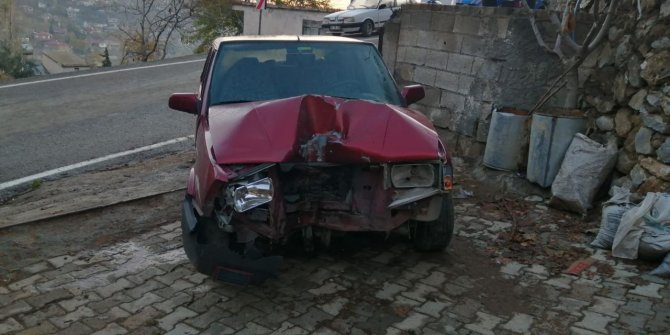 kahramanmarasta-direksiyon-hakimiyetini-kaybeden-surucu-bir-evin-duvarina-carpmasi-sonucu-yaralandi.jpg