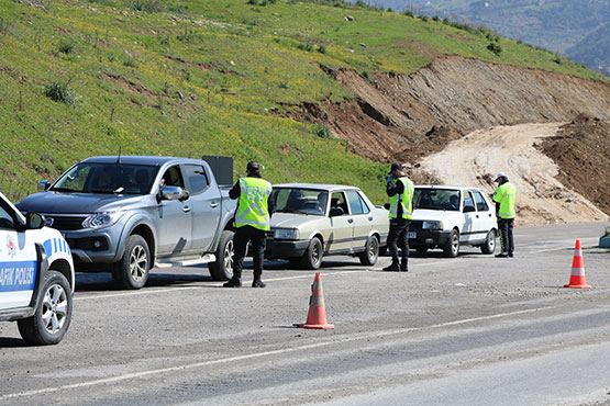 kahramanmarasta-il-giris-cikislarinda-siki-denetim!1.jpg