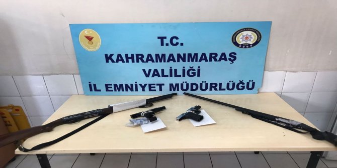 kahramanmarasta-polis-ekipleri-aranan-suphelilere-yonelik-calismada-cezaevi-firarisinin-de-aralarinda-bulundugu-2-kisiyi-gizlendikleri-adreste-yakaladi.jpg