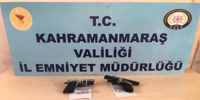 kahramanmarasta-polis-ekiplerince-son-bir-hafta-icerisinde-yasa-disi-silah-kullanan-supheliler-yonelik-calismada-16-adet-silah-ele-gecirildi.jpg