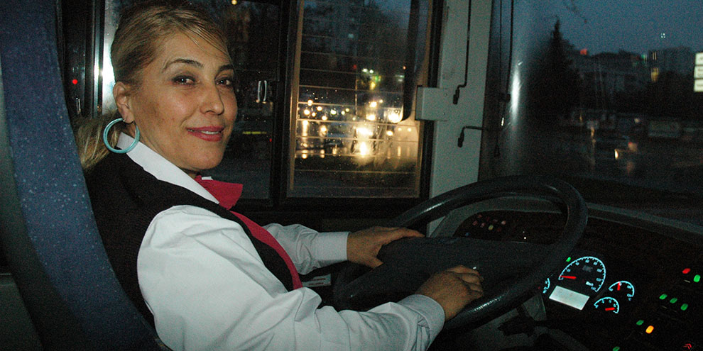 kahramanmarasta-tek-kadin-sofor4.jpg