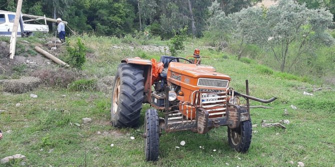 kahramanmarasta-traktoruyle-elektrik-diregine-carpan-surucu-yaralandi.jpg