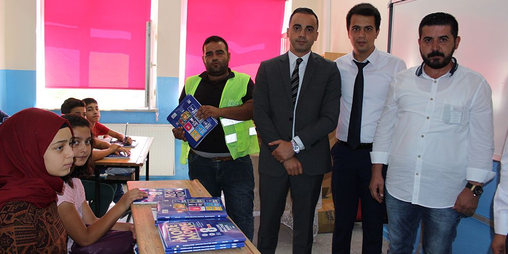 kaski’nin-taseron-firmasindan-ekinozulu-ogrencilere-kitap-yardimi2.jpg