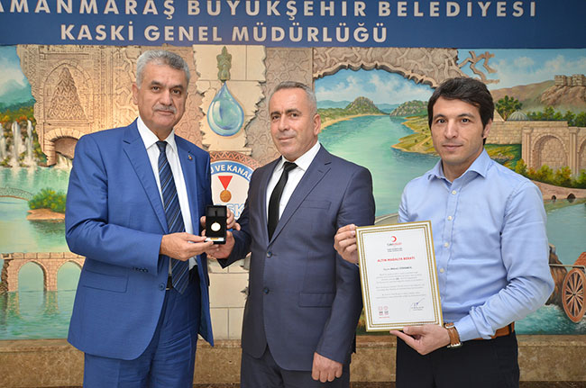 kaski-personeli-mikail-turkmen’e-kizilay’dan-altin-madalya.jpg