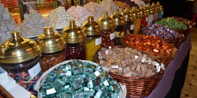 kervan-pastanelerinden-bayrama-ozel-46-cesit-ramazan-sekeri.jpeg