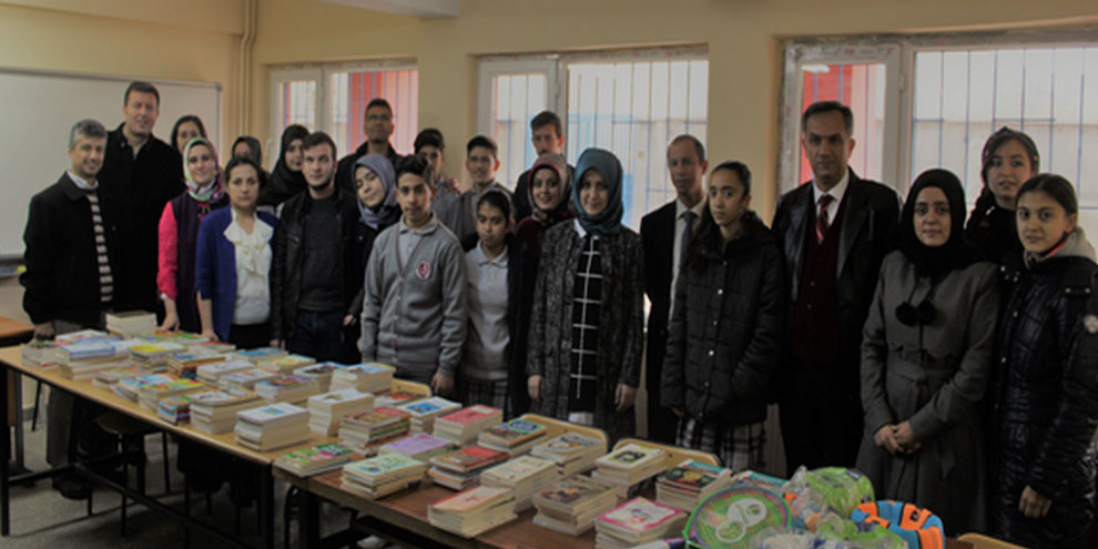 ksu’den-helete-duzbag-ortaokuluna-kitap-ve-spor-malzemesi-yardimi.jpg
